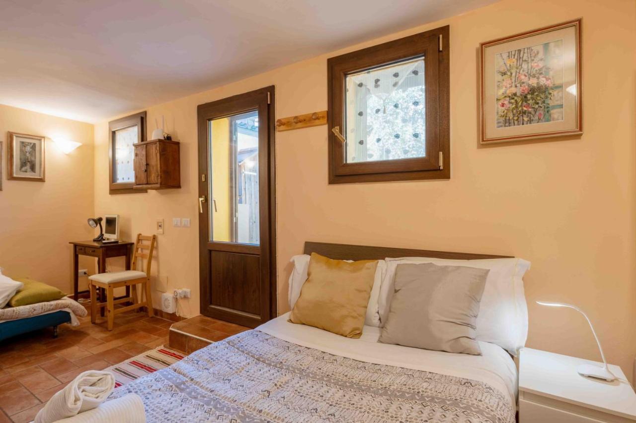 Appartamento San Frediano Cozy Studio With Private Patio Firenze Esterno foto